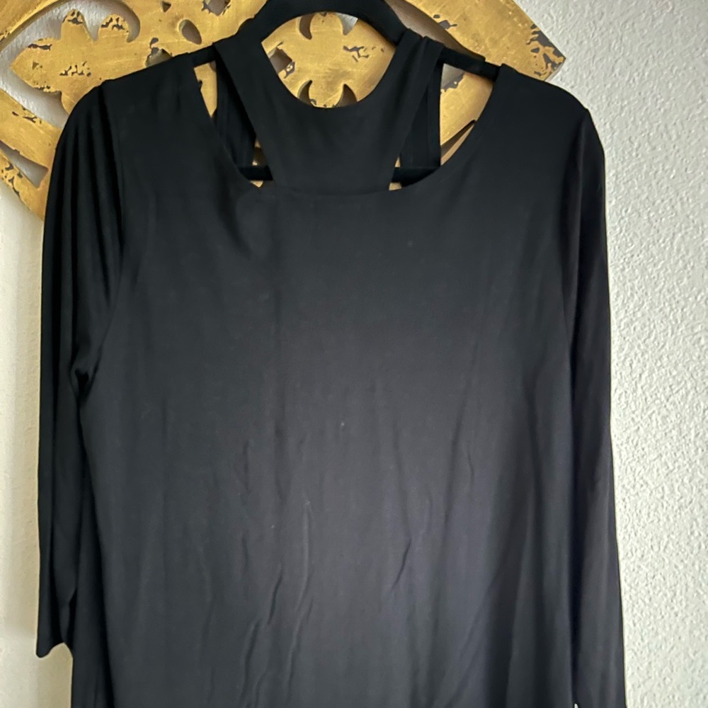 Chico's Zenergy Cold Shoulder 3/4 sleeved top size 2 (size 12/14) NWT